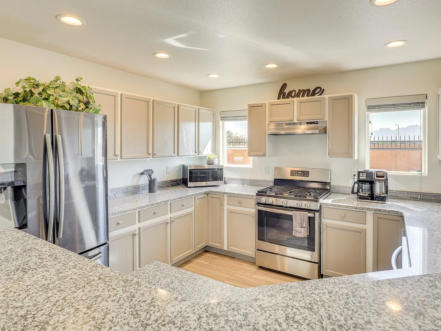 4 bed, 2570 sqft, $2,750 — Photo 3