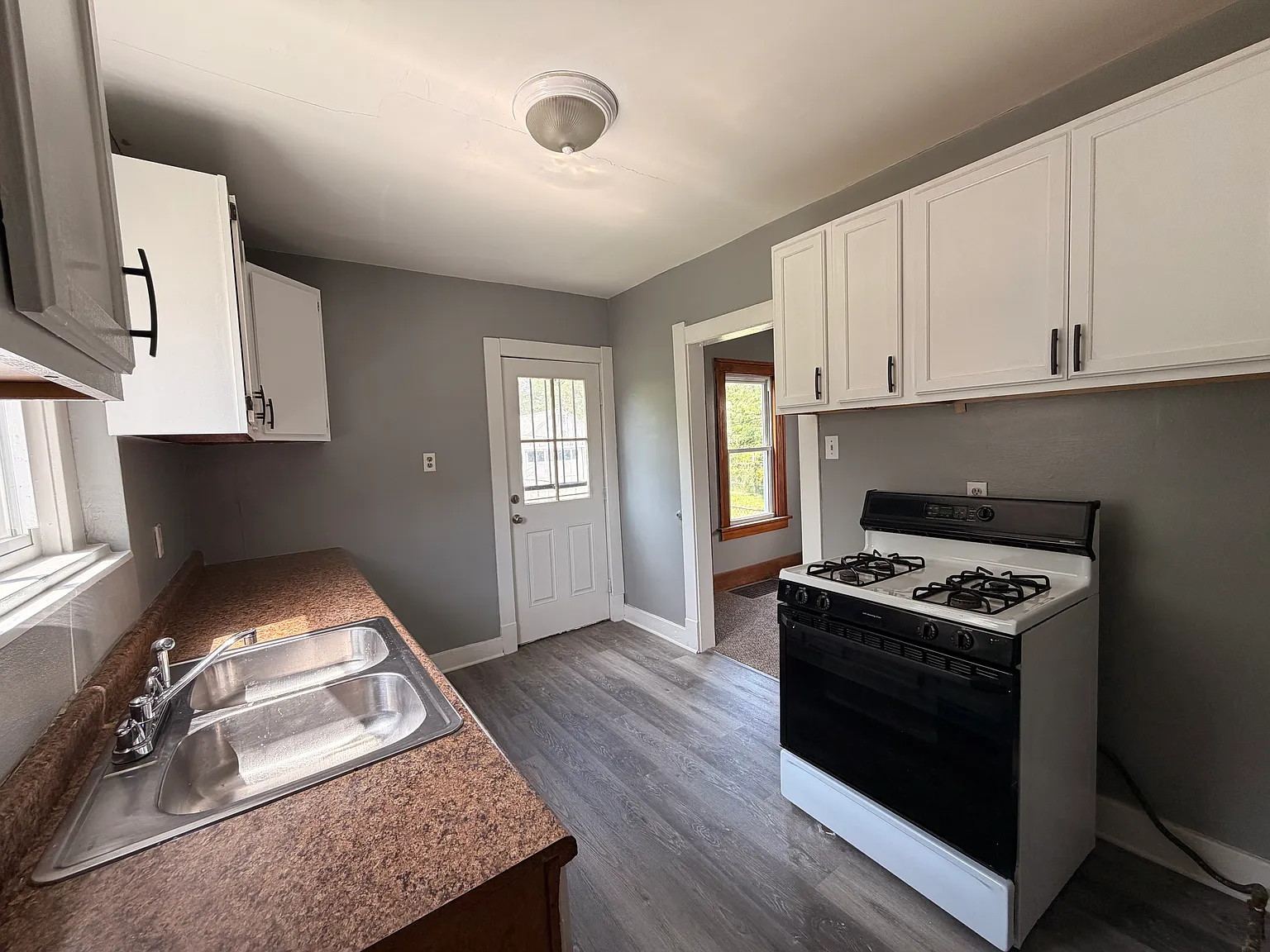 3 bed, 946 sqft, $1,150 — Photo 4
