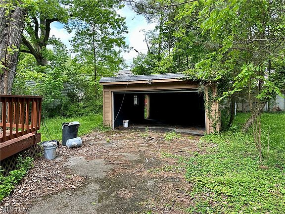 4th image of 1169 Erieview Rd