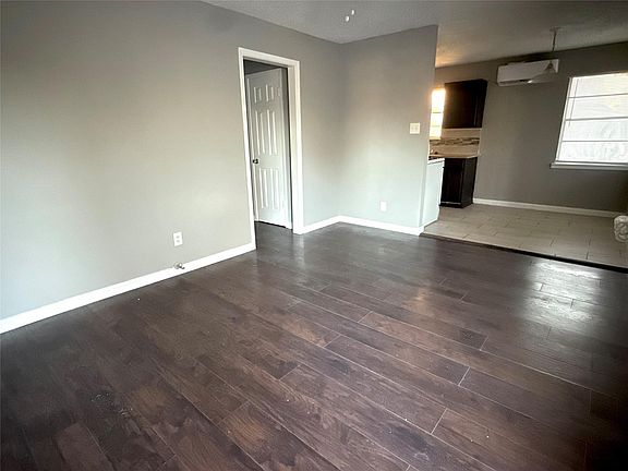 3rd image of 5418 Weaver Rd #D