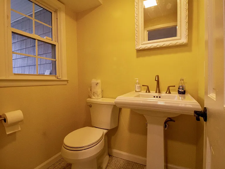 4 Susan Ct — Photo 11