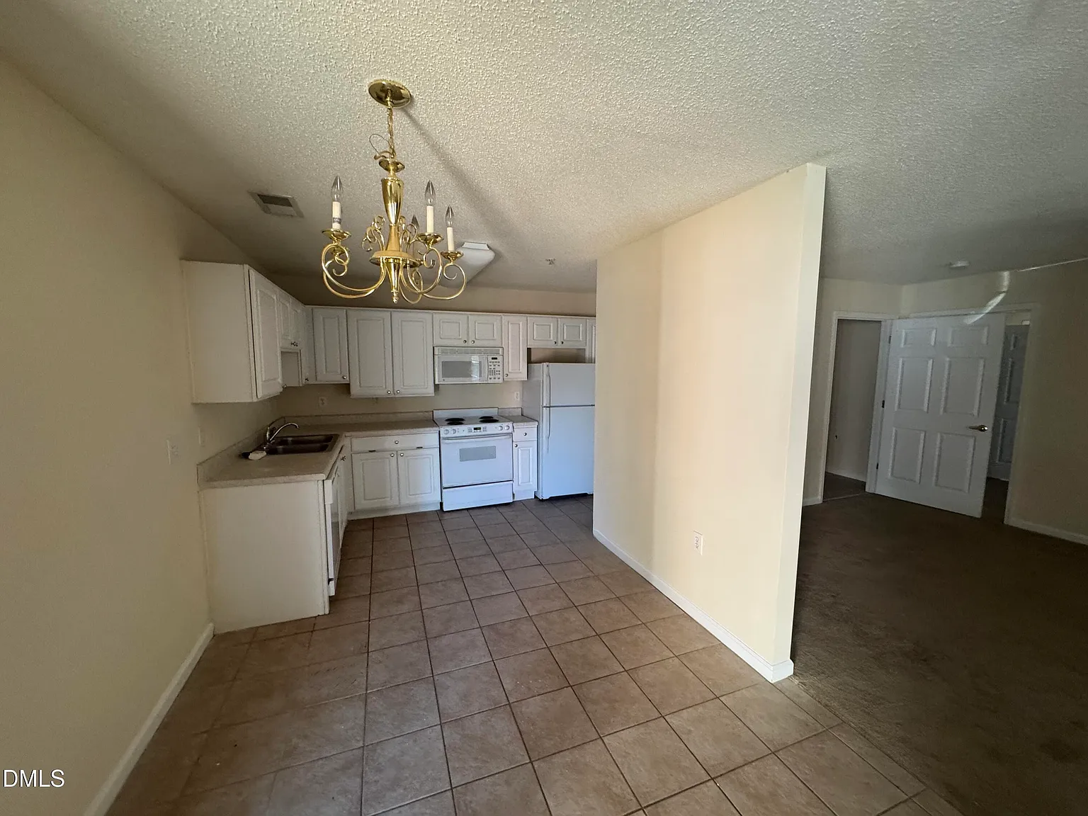 1 bed, 1.5 bath, 1003 sqft, $1,250 — Photo 4