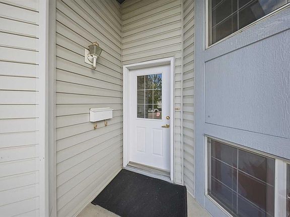 2nd image of 33 E Martin Crossing Grn NE