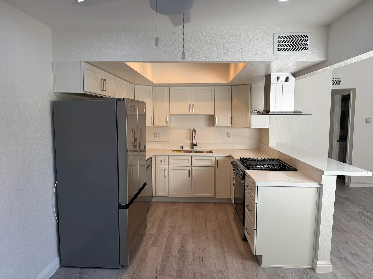2 bed, 1000 sqft, $3,600 — Photo 4