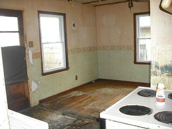 3rd image of 1846 Rosemont Ave