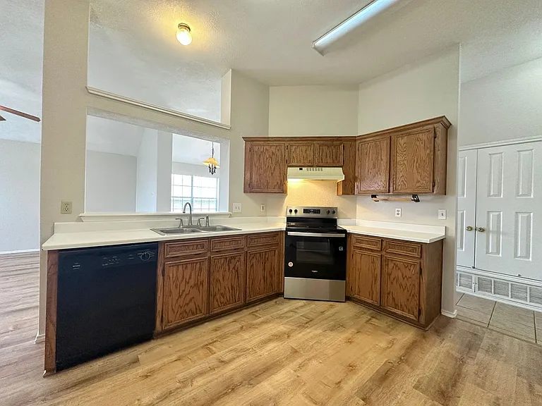 607 Hogan Dr — Photo 16