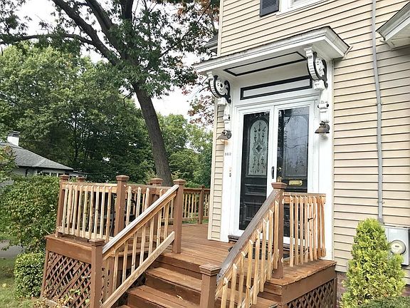 3rd image of 142 Oakdale Ave