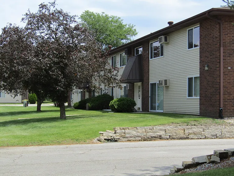 Woodcrest Apartments — Photo 14