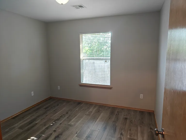 712 McConnell Dr — Photo 11