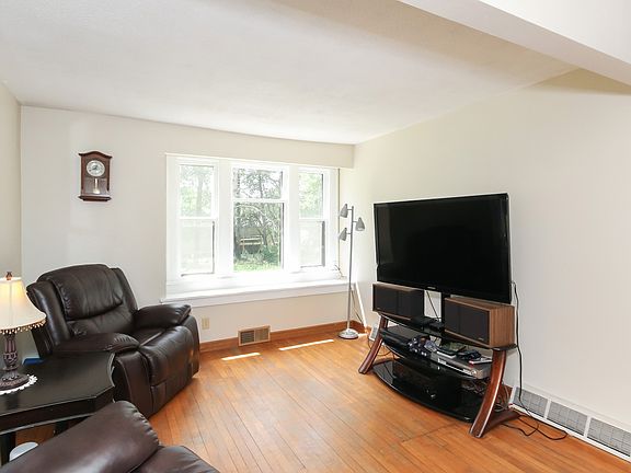 4th image of 16324 Coquina St NW