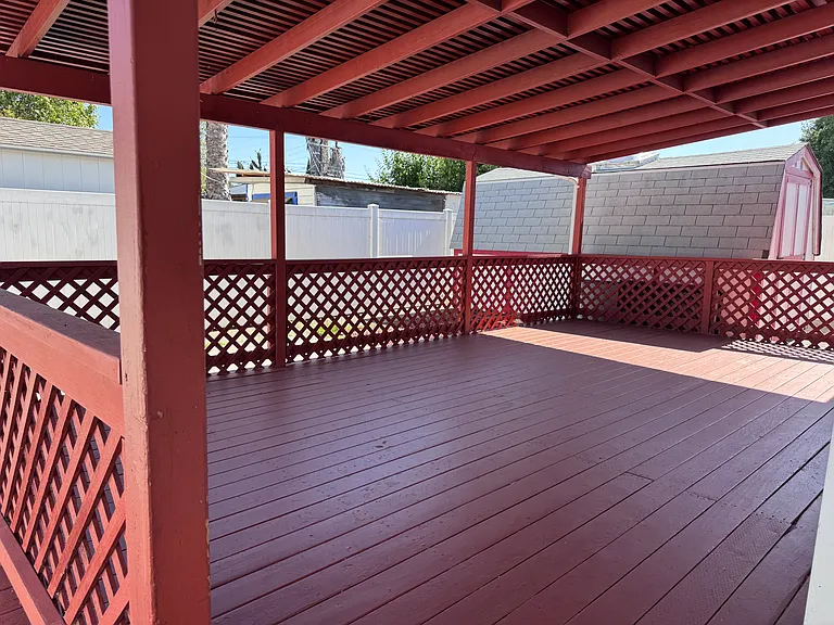 Elmwood Ln — Photo 10