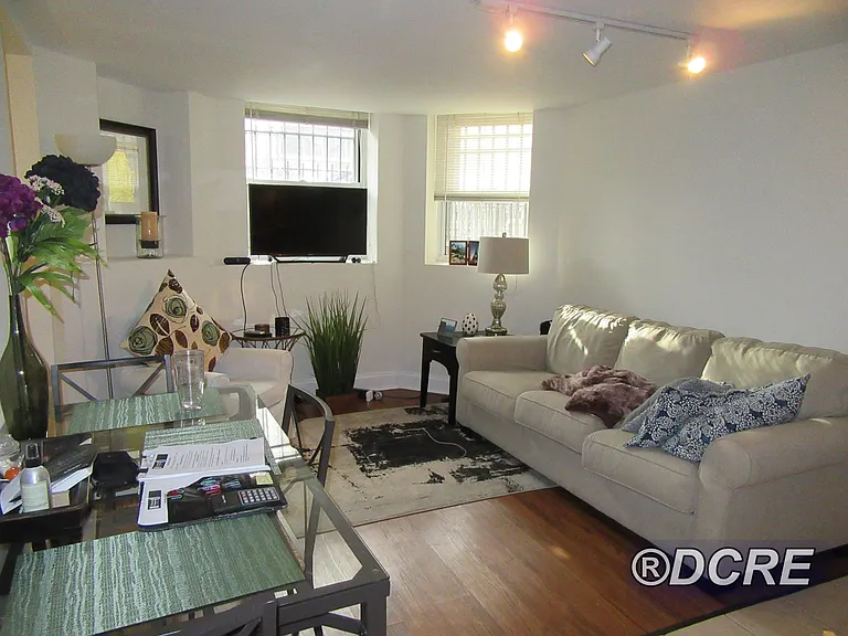 2061 N Hoyne Ave #G — Photo 3