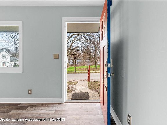 3rd image of 925 Maryland Ave
