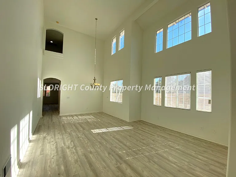 1654 Belmont Ct — Photo 11