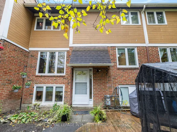 142 Salter Cres, Ottawa, ON K2K 1Y8