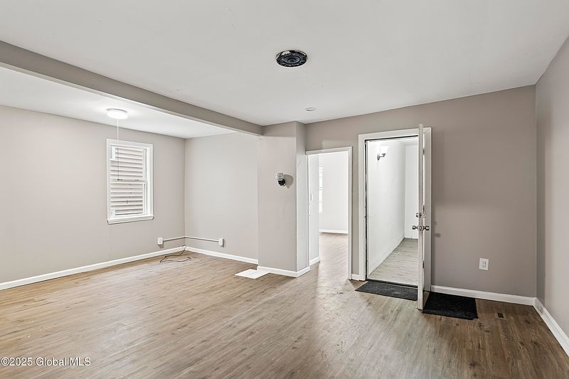 5th image of 820 1st Street