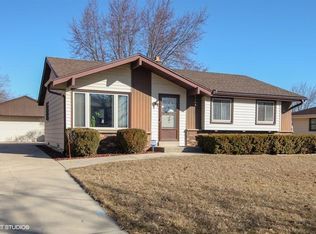 9520 W Goodrich Ct, Milwaukee, WI 53224