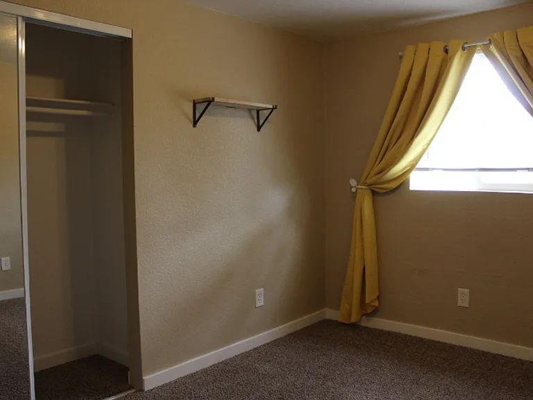 7496 Locust St — Photo 12