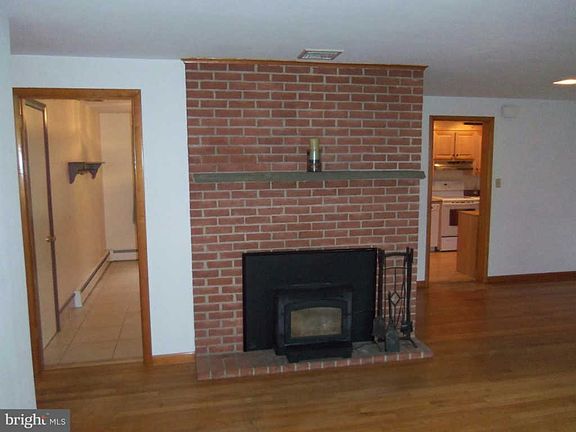 3rd image of 214 Overlook Dr