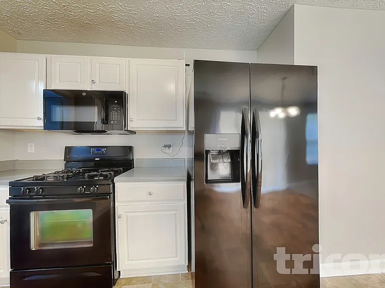 4586 Darrowby Dr — Photo 4