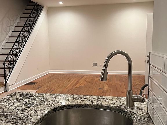 4th image of 4844 Unruh Ave #B