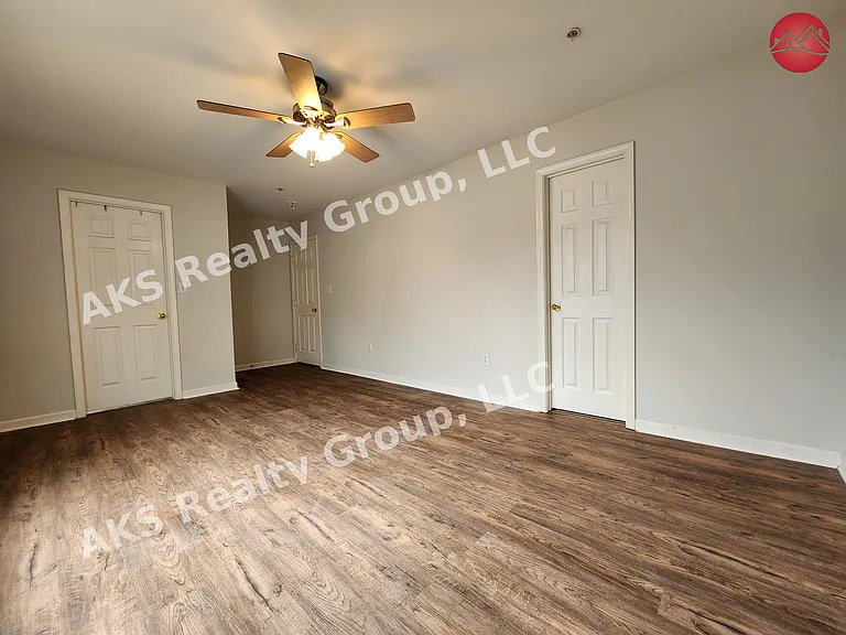 1090 Thompson Rd — Photo 8