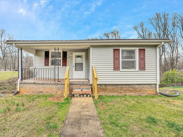 1669 Roundabout Rd, Martinsville, VA 24112