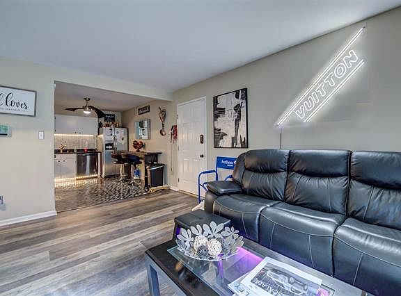 3rd image of 1218 Creve Coeur Crossing Ln APT C