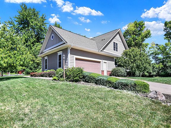 2nd image of 6521 Oak Hollow Cir