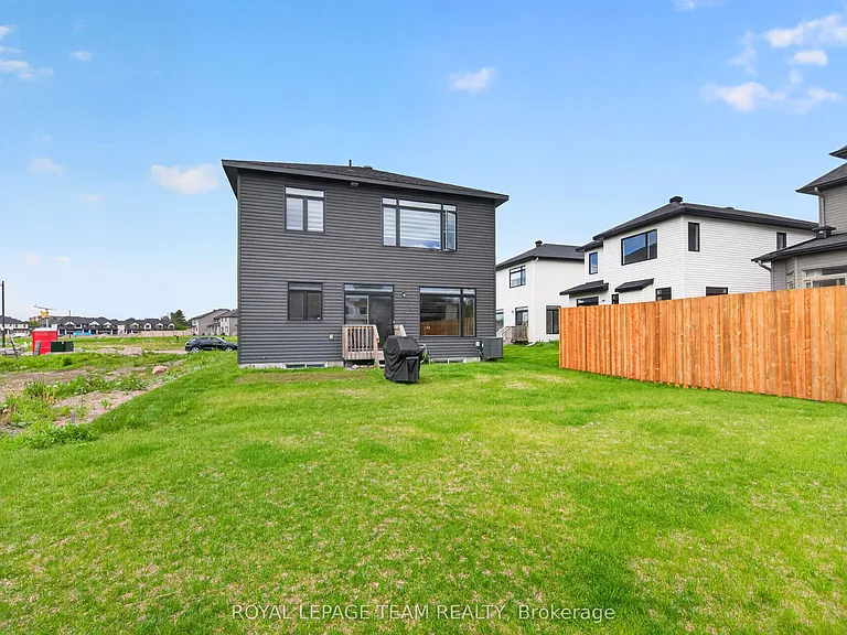 160 Highgarden Ter — Photo 43