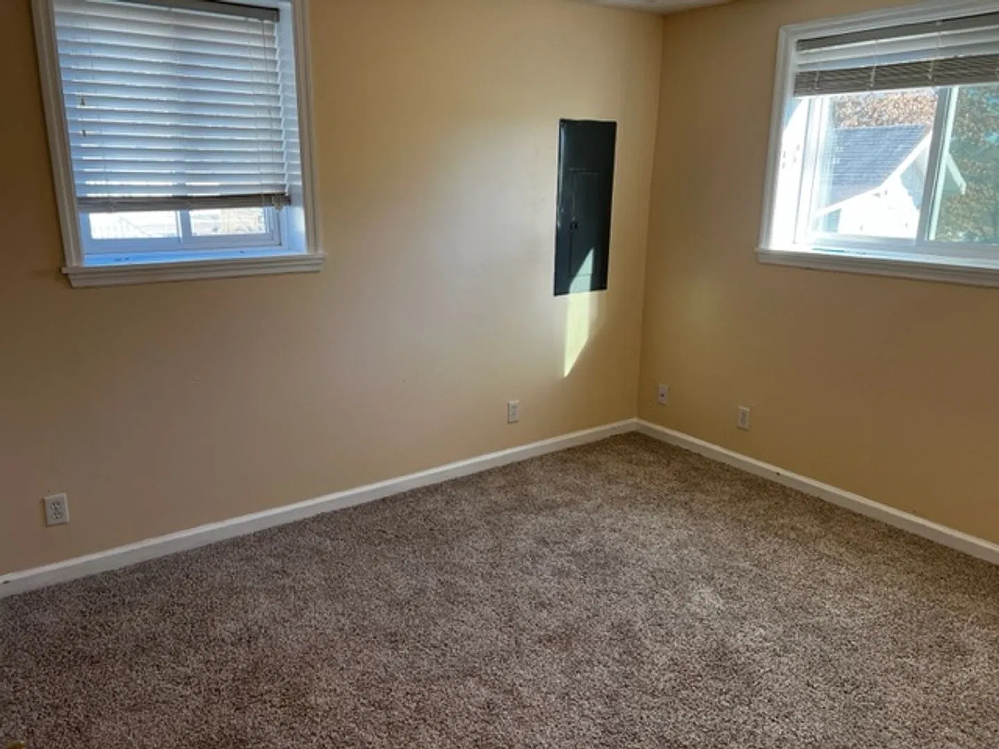 2 bed, 1.0 bath, 980 sqft, $1,350 — Photo 2
