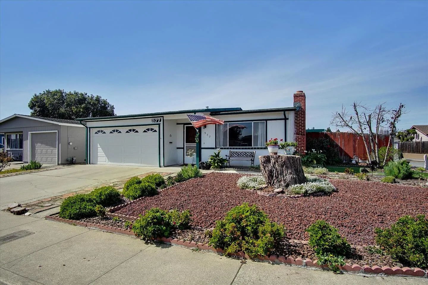 577 Cedar Dr photo 1
