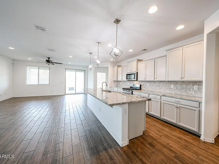 2306 E Branham Ln — Photo 7