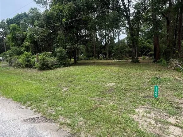 1144 Cypress St SE, Darien, GA 31305