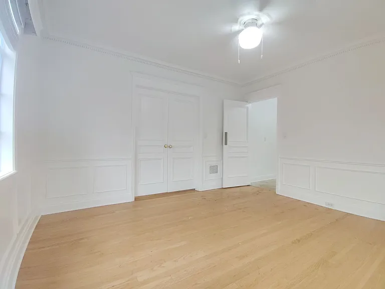 10974 Strathmore Dr — Photo 6