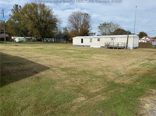 128 Central Ave, Buffalo, WV 25033