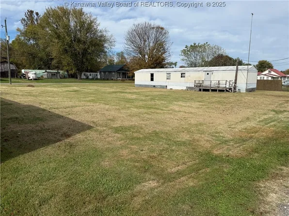 128 Central Ave, Buffalo, WV 25033