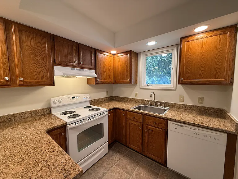 1456 Barton Place Dr — Photo 7