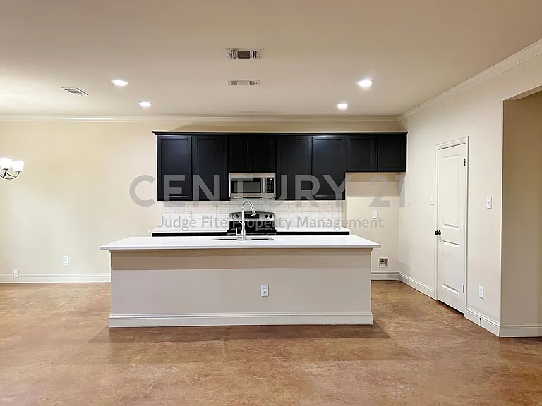 1312 W Jefferson St #5 — Photo 4