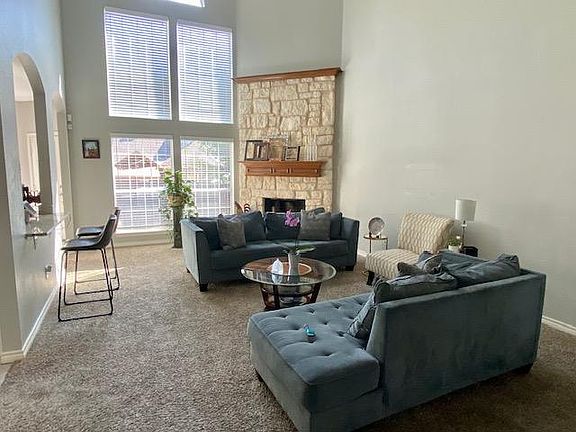 3rd image of 4913 Giordano Way