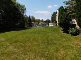 1416 N Pleasant Dr, Round Lake Beach, IL 60073