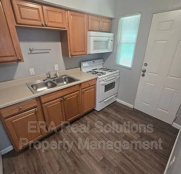 2920 Ruhl Ave — Photo 11