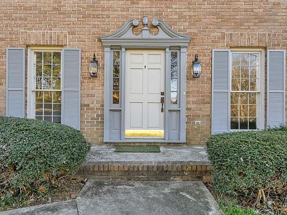 2nd image of 2891 Cravey Dr NE