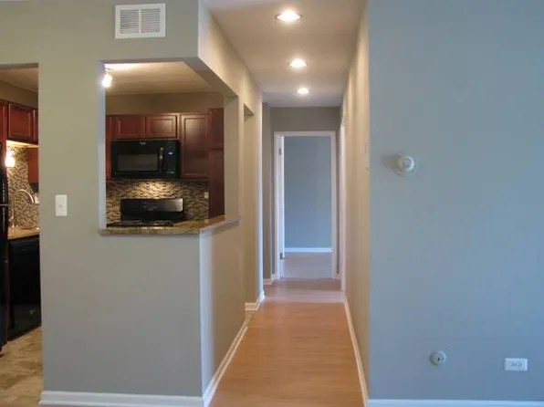 7460 Grand Ave APT 101, Downers Grove, IL 60516