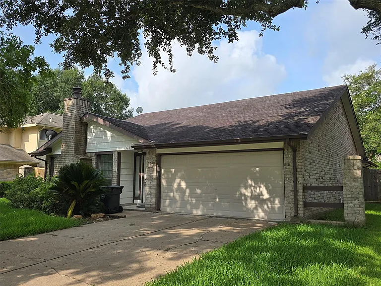 3434 Streamside Ln — Photo 2