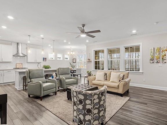 4th image of 183 Azure Mist Dr