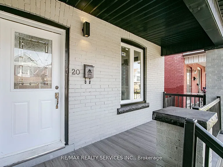20 Somerset Ave E — Photo 3