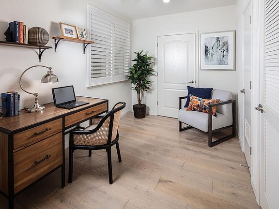 5th image of 382 Llano De Los Robles Ave #2