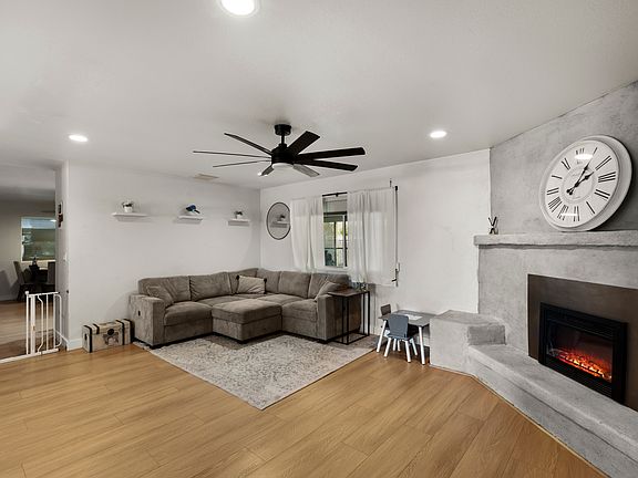 5th image of 2208 E Contessa Cir
