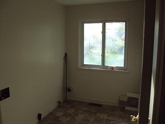 5th image of 1285 Warner St